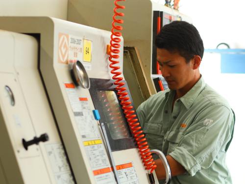 ワークをしっかりとチャックして加工効率を高めます！